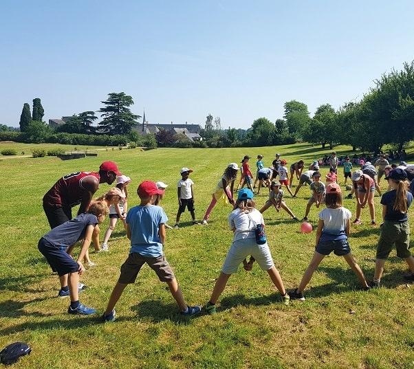 enfants qui jouent ensemble