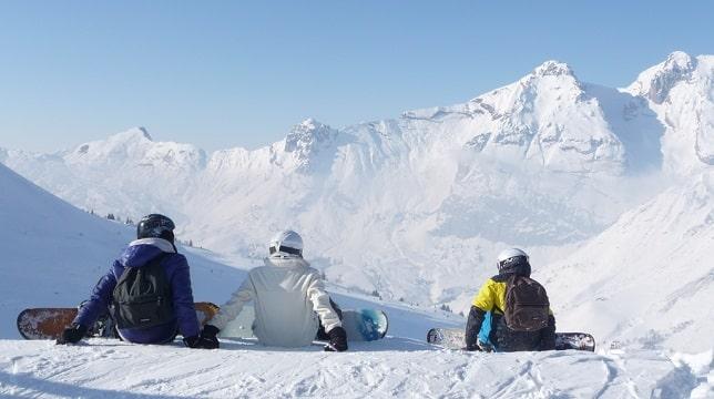 jeunes qui font du snow au grand bornand