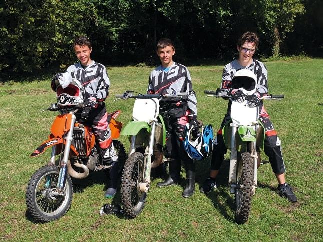 garcons qui font de la motocross