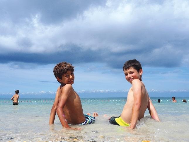 enfants a la mer