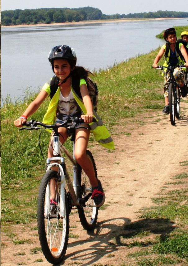 jeune en balade à vélo