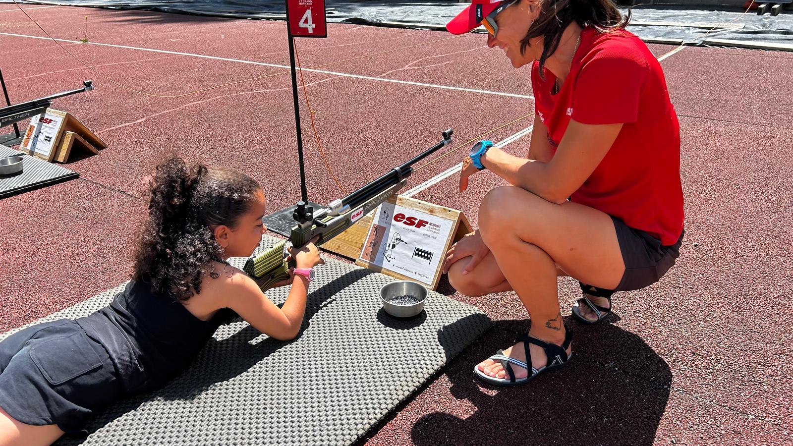 apprentissage du biathlon d'été en camp de vacances ados