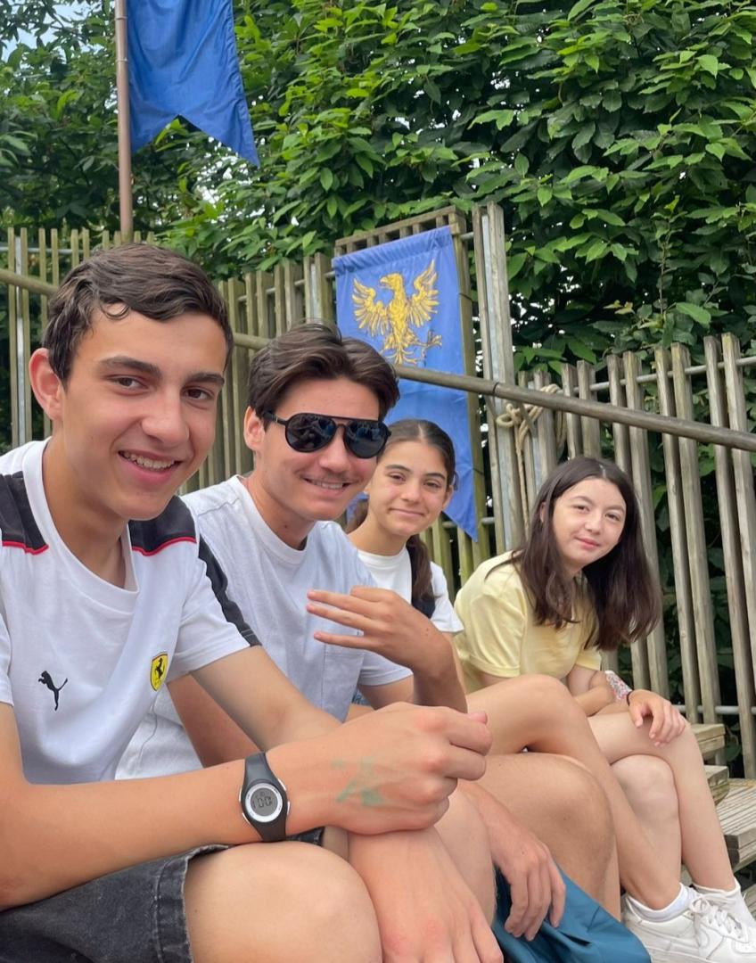 jeunes en colo au puy du fou
