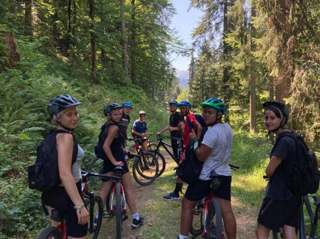 randonnée VTT montagne avec groupe ados