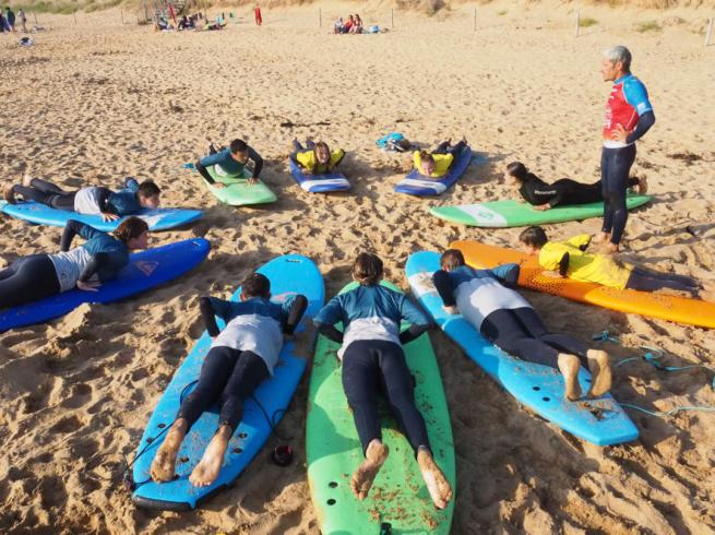 apprentissage du surf en colo