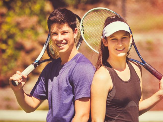 jeunes ados en stage de tennis