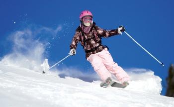 enfant qui fait du ski