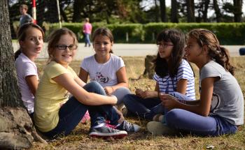 groupe d'enfants en colonie de vacances